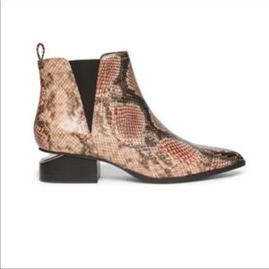 EUC Steven New York Radical V Side booties Pointed Toe‎ Low Heel Snake Print 7.5